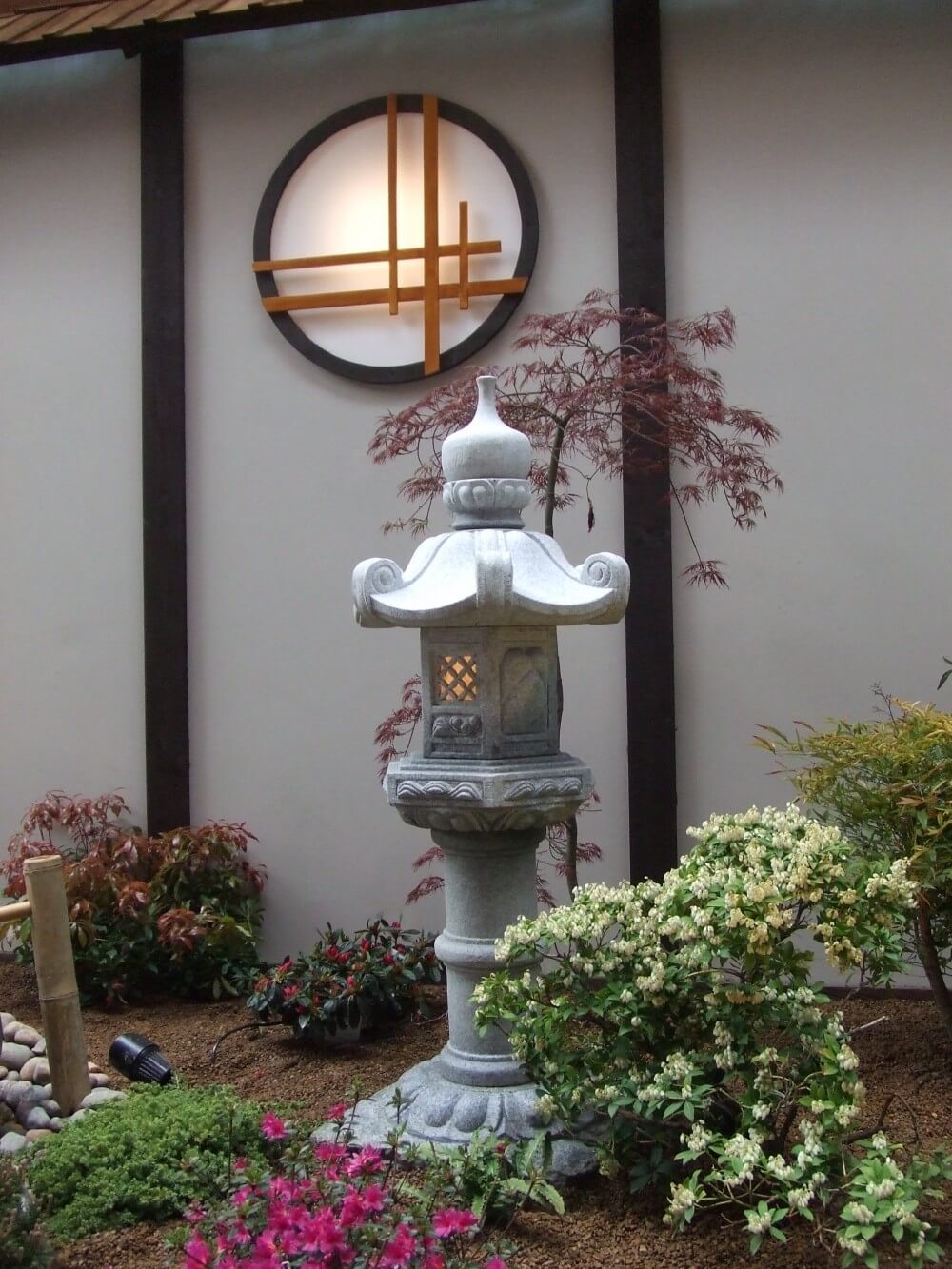 Kasha Lantern and Shoji Window