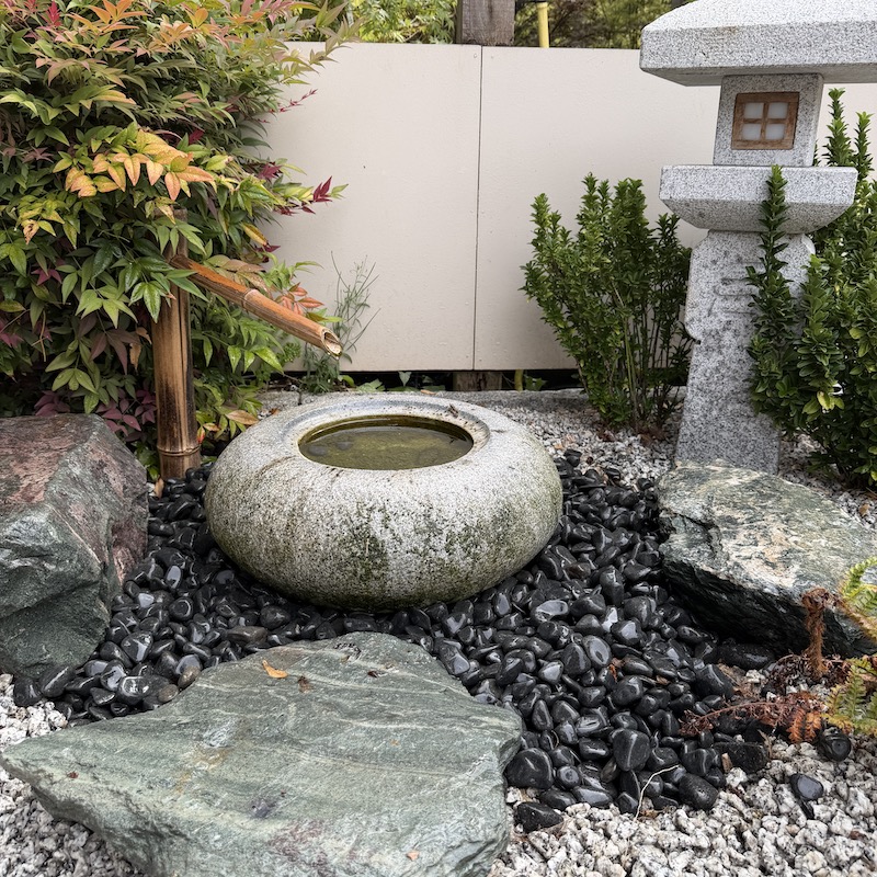 Kuro Basalt Cobbles